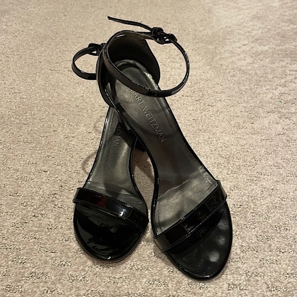 Stuart Weitzman nearlynude heel, size 7.5.